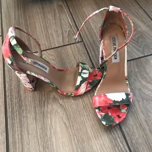 Steve Madden floral heels!